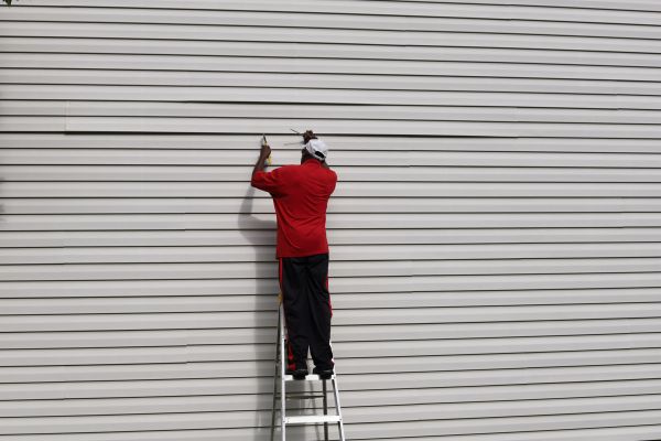 Loose Siding Repair in Kingwood