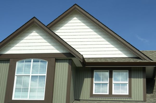 Vertical Vinyl Siding Repair in Kingwood